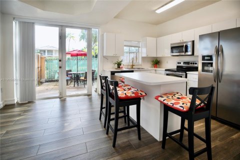 Townhouse in Doral, Florida 2 bedrooms, 97.55 sq.m. № 1956304 - photo 2