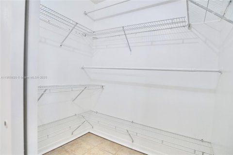 Townhouse in Doral, Florida 2 bedrooms, 97.55 sq.m. № 1956304 - photo 13