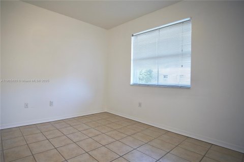 Townhouse in Doral, Florida 2 bedrooms, 97.55 sq.m. № 1956304 - photo 14