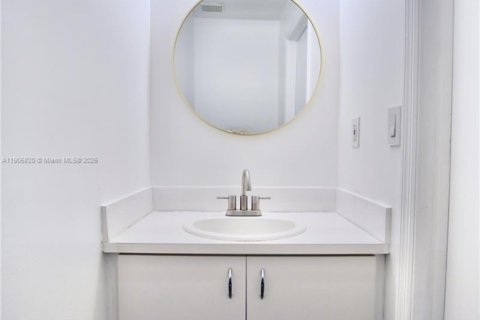 Townhouse in Doral, Florida 2 bedrooms, 97.55 sq.m. № 1956304 - photo 9