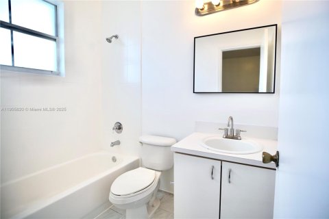 Townhouse in Doral, Florida 2 bedrooms, 97.55 sq.m. № 1956304 - photo 16
