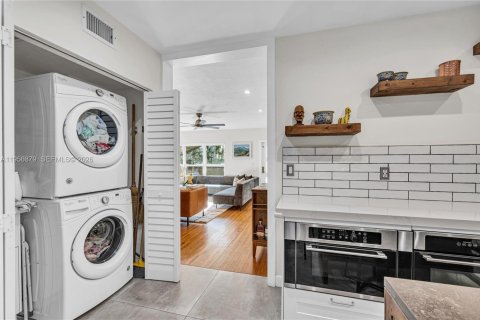 Casa en venta en Miami, Florida, 3 dormitorios, 161.19 m2 № 2026841 - foto 17