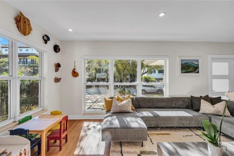 Casa en venta en Miami, Florida, 3 dormitorios, 161.19 m2 № 2026841 - foto 9