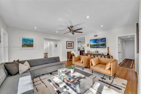 Casa en venta en Miami, Florida, 3 dormitorios, 161.19 m2 № 2026841 - foto 10