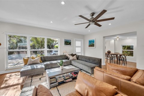 Casa en venta en Miami, Florida, 3 dormitorios, 161.19 m2 № 2026841 - foto 7