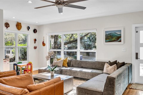 Casa en venta en Miami, Florida, 3 dormitorios, 161.19 m2 № 2026841 - foto 8