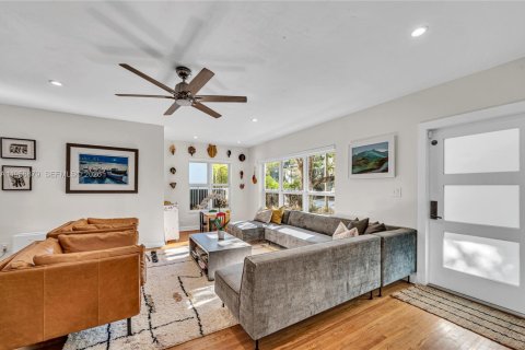 Casa en venta en Miami, Florida, 3 dormitorios, 161.19 m2 № 2026841 - foto 11