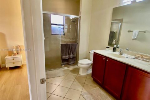 Villa ou maison à vendre à Miami, Floride: 4 chambres, 176.42 m2 № 1975276 - photo 22