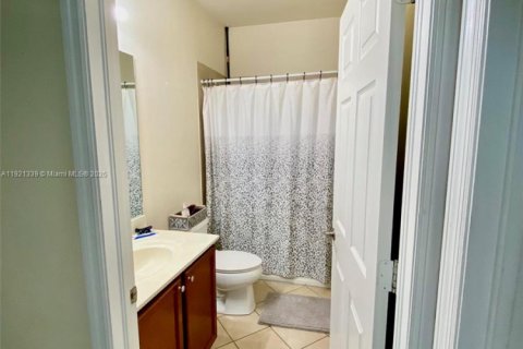 Villa ou maison à vendre à Miami, Floride: 4 chambres, 176.42 m2 № 1975276 - photo 11