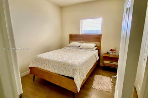 Villa ou maison à vendre à Miami, Floride: 4 chambres, 176.42 m2 № 1975276 - photo 16