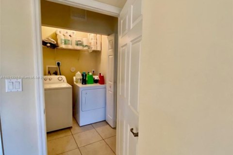 Villa ou maison à vendre à Miami, Floride: 4 chambres, 176.42 m2 № 1975276 - photo 25