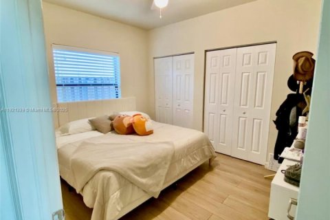 Villa ou maison à vendre à Miami, Floride: 4 chambres, 176.42 m2 № 1975276 - photo 12