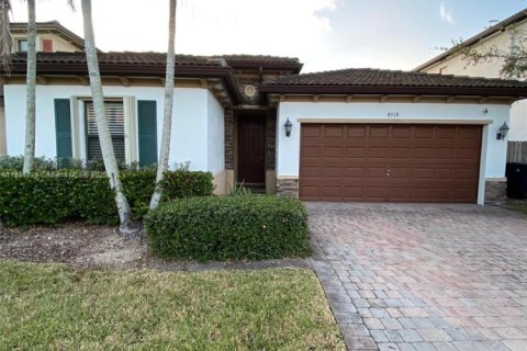 Villa ou maison à vendre à Miami, Floride: 4 chambres, 176.42 m2 № 1975276 - photo 1