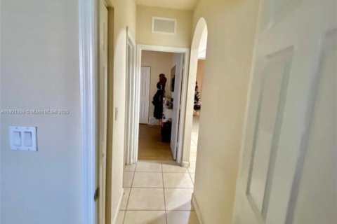 Villa ou maison à vendre à Miami, Floride: 4 chambres, 176.42 m2 № 1975276 - photo 10