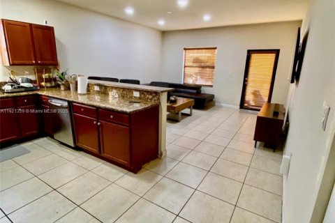 Villa ou maison à vendre à Miami, Floride: 4 chambres, 176.42 m2 № 1975276 - photo 3