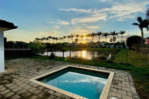 Villa ou maison à vendre à Miami, Floride: 4 chambres, 176.42 m2 № 1975276 - photo 28