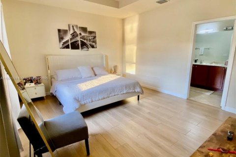 Villa ou maison à vendre à Miami, Floride: 4 chambres, 176.42 m2 № 1975276 - photo 23