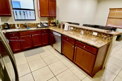 Villa ou maison à vendre à Miami, Floride: 4 chambres, 176.42 m2 № 1975276 - photo 6