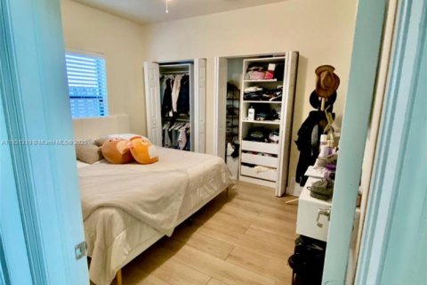 Villa ou maison à vendre à Miami, Floride: 4 chambres, 176.42 m2 № 1975276 - photo 13