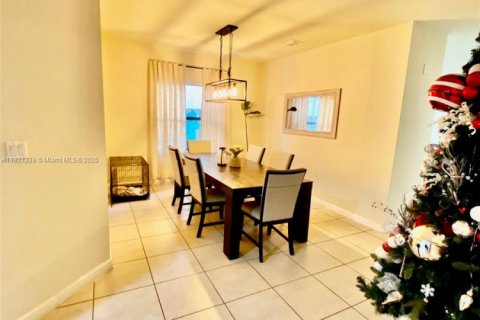 Villa ou maison à vendre à Miami, Floride: 4 chambres, 176.42 m2 № 1975276 - photo 15