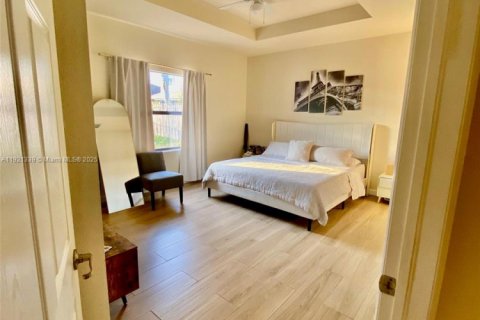 Villa ou maison à vendre à Miami, Floride: 4 chambres, 176.42 m2 № 1975276 - photo 20