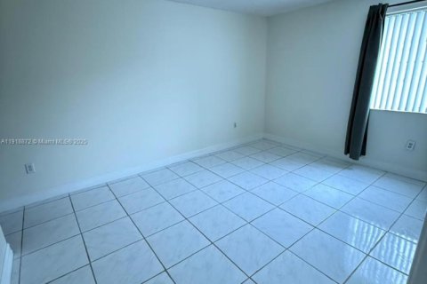 Adosado en alquiler en Miami, Florida, 3 dormitorios, 121.7 m2 № 1974089 - foto 7