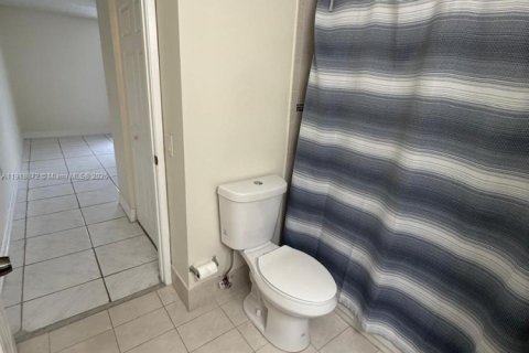 Adosado en alquiler en Miami, Florida, 3 dormitorios, 121.7 m2 № 1974089 - foto 9