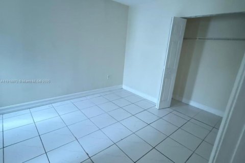 Adosado en alquiler en Miami, Florida, 3 dormitorios, 121.7 m2 № 1974089 - foto 13