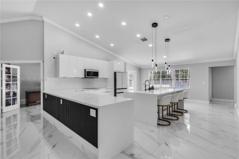 Купить виллу или дом в Локсахатчи-Гроувс, Флорида 4 спальни, 310.57м2, № 2051718 - фото 9