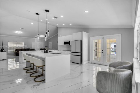 Купить виллу или дом в Локсахатчи-Гроувс, Флорида 4 спальни, 310.57м2, № 2051718 - фото 10