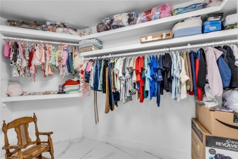 Купить виллу или дом в Локсахатчи-Гроувс, Флорида 4 спальни, 310.57м2, № 2051718 - фото 18