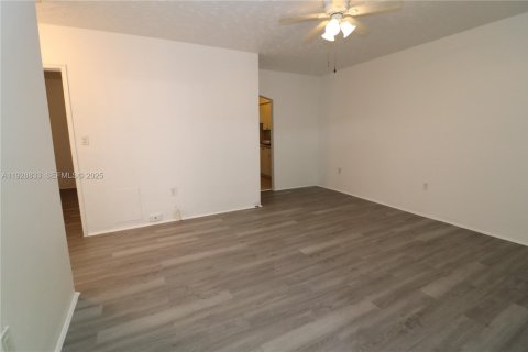 Apartamento en alquiler en Miami, Florida, 1 dormitorio, 55.74 m2 № 1990064 - foto 14