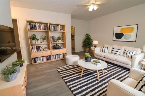 Apartamento en alquiler en Miami, Florida, 1 dormitorio, 55.74 m2 № 1990064 - foto 15