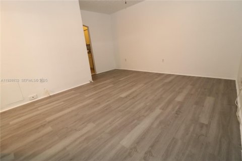Apartamento en alquiler en Miami, Florida, 1 dormitorio, 55.74 m2 № 1990064 - foto 13