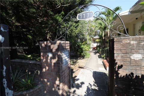 Apartamento en alquiler en Miami, Florida, 1 dormitorio, 55.74 m2 № 1990064 - foto 5