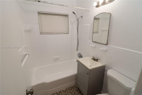 Apartamento en alquiler en Miami, Florida, 1 dormitorio, 55.74 m2 № 1990064 - foto 12