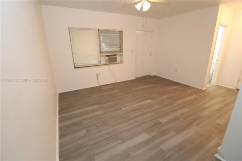 Apartamento en alquiler en Miami, Florida, 1 dormitorio, 55.74 m2 № 1990064 - foto 6