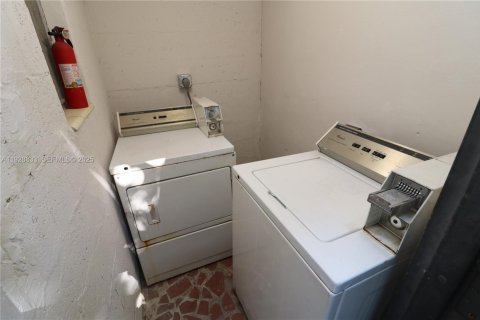 Apartamento en alquiler en Miami, Florida, 1 dormitorio, 55.74 m2 № 1990064 - foto 9
