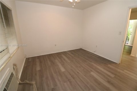 Apartamento en alquiler en Miami, Florida, 1 dormitorio, 55.74 m2 № 1990064 - foto 7
