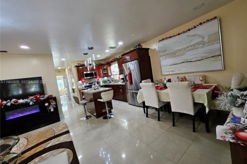 Купить виллу или дом в Норт-Майами-Бич, Флорида 3 спальни, 98.1м2, № 2027430 - фото 13