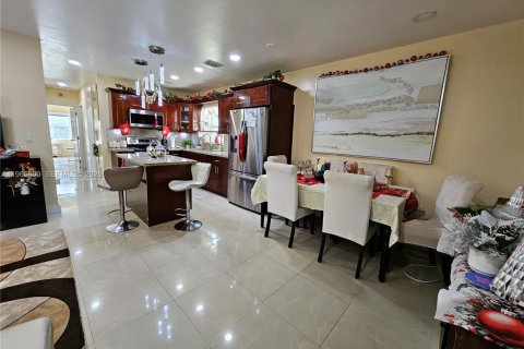 Купить виллу или дом в Норт-Майами-Бич, Флорида 3 спальни, 98.1м2, № 2027430 - фото 6