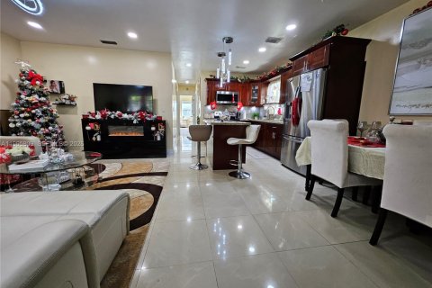 Купить виллу или дом в Норт-Майами-Бич, Флорида 3 спальни, 98.1м2, № 2027430 - фото 5