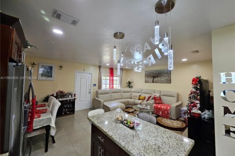 Купить виллу или дом в Норт-Майами-Бич, Флорида 3 спальни, 98.1м2, № 2027430 - фото 10