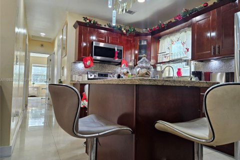 Купить виллу или дом в Норт-Майами-Бич, Флорида 3 спальни, 98.1м2, № 2027430 - фото 17