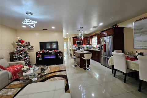 Купить виллу или дом в Норт-Майами-Бич, Флорида 3 спальни, 98.1м2, № 2027430 - фото 11