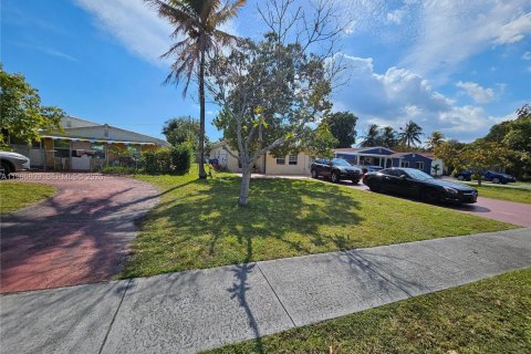 Купить виллу или дом в Норт-Майами-Бич, Флорида 3 спальни, 98.1м2, № 2027430 - фото 3