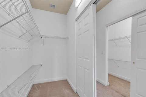 House in Doral, Florida 4 bedrooms, 236.71 sq.m. № 1881986 - photo 27