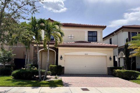 House in Doral, Florida 4 bedrooms, 236.71 sq.m. № 1881986 - photo 1