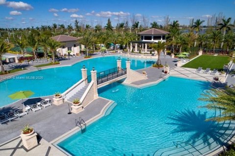 House in Doral, Florida 4 bedrooms, 236.71 sq.m. № 1881986 - photo 10
