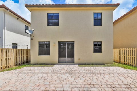 House in Doral, Florida 4 bedrooms, 236.71 sq.m. № 1881986 - photo 30